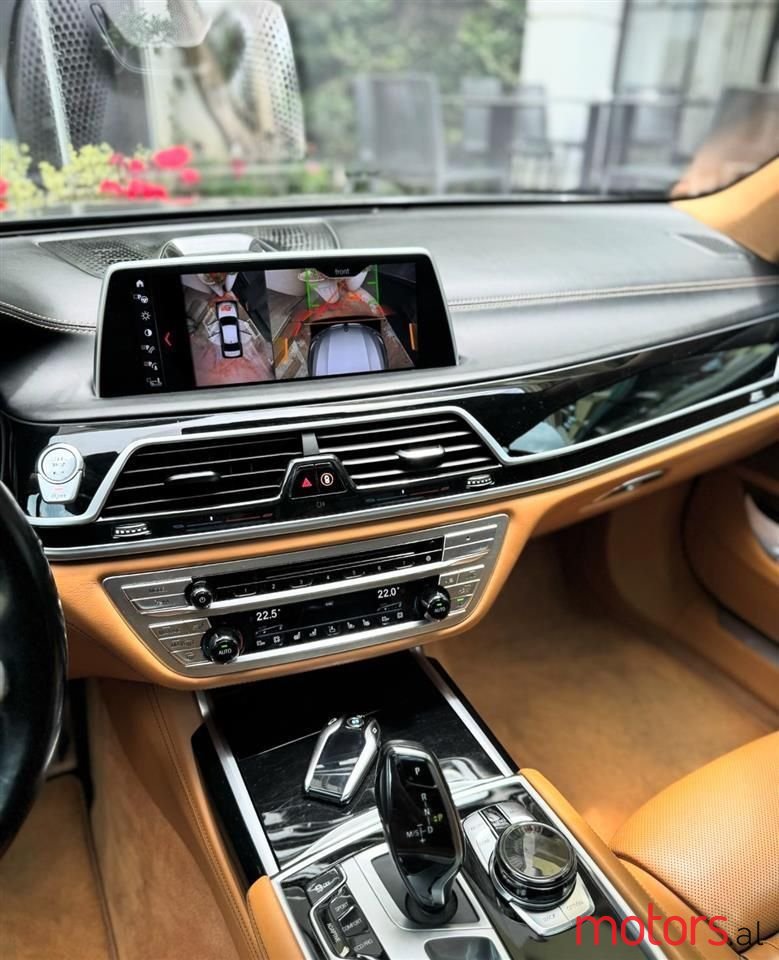 2017' BMW 740 photo #6