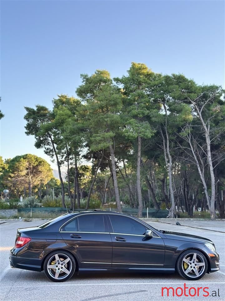 2012' Mercedes-Benz C 300 photo #3