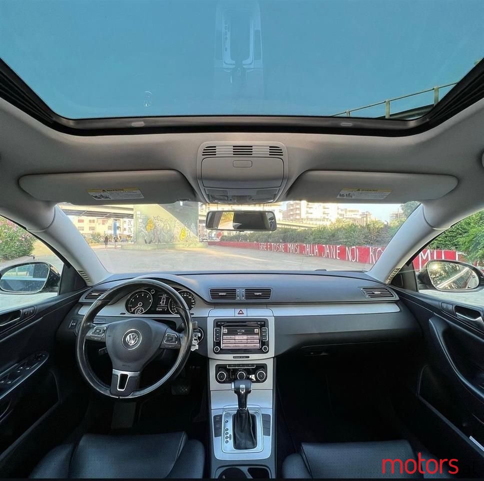 2010' Volkswagen Passat photo #4