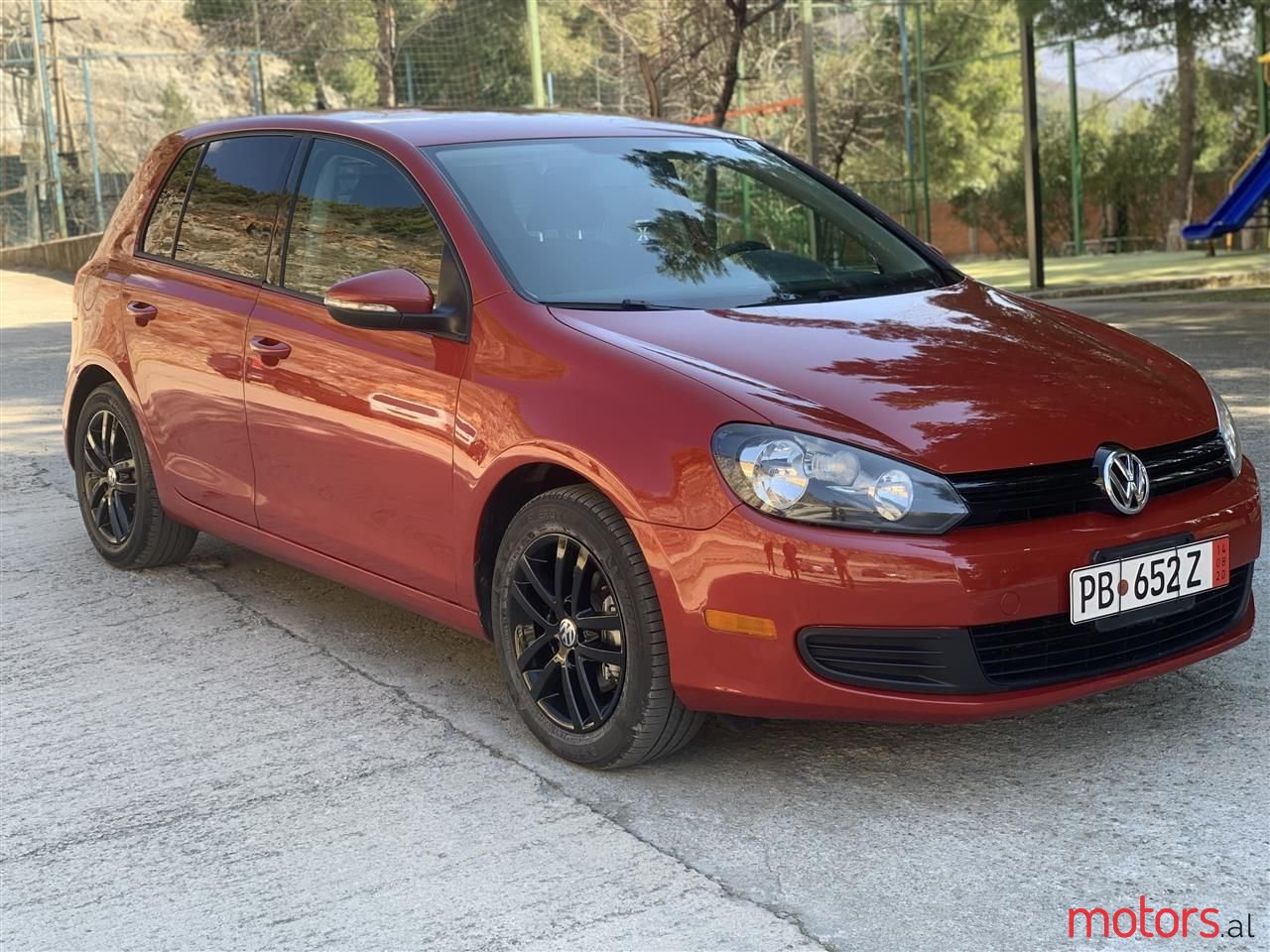 2011' Volkswagen Golf photo #1