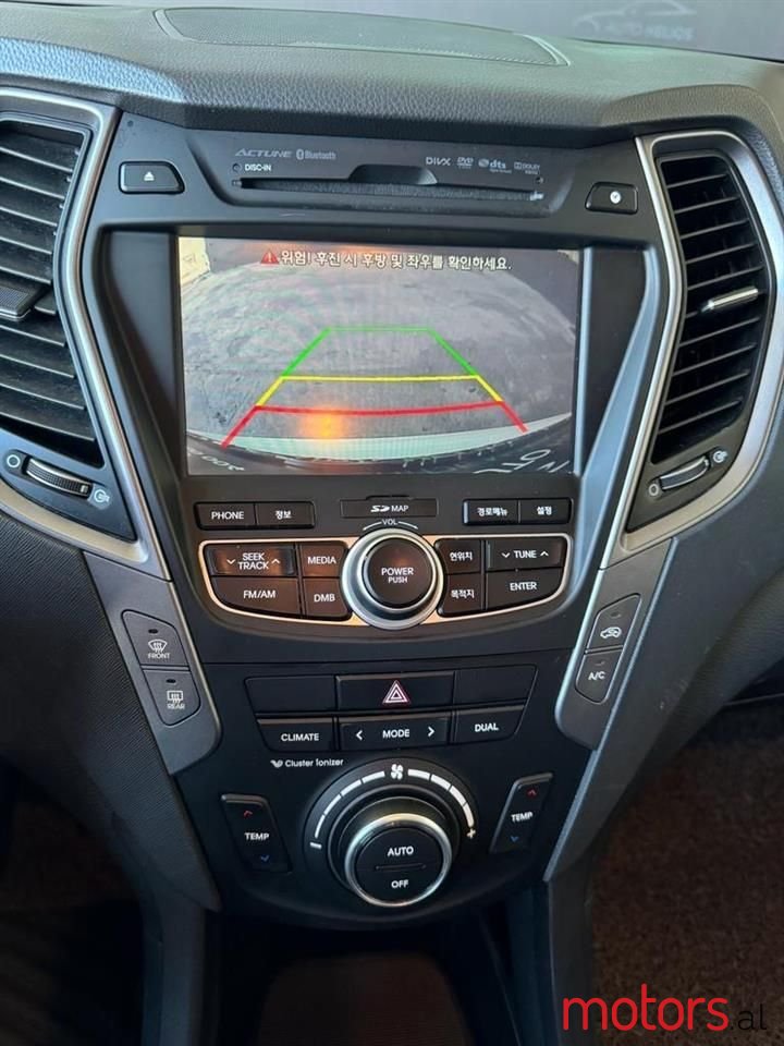 2012' Hyundai Santa Fe photo #6