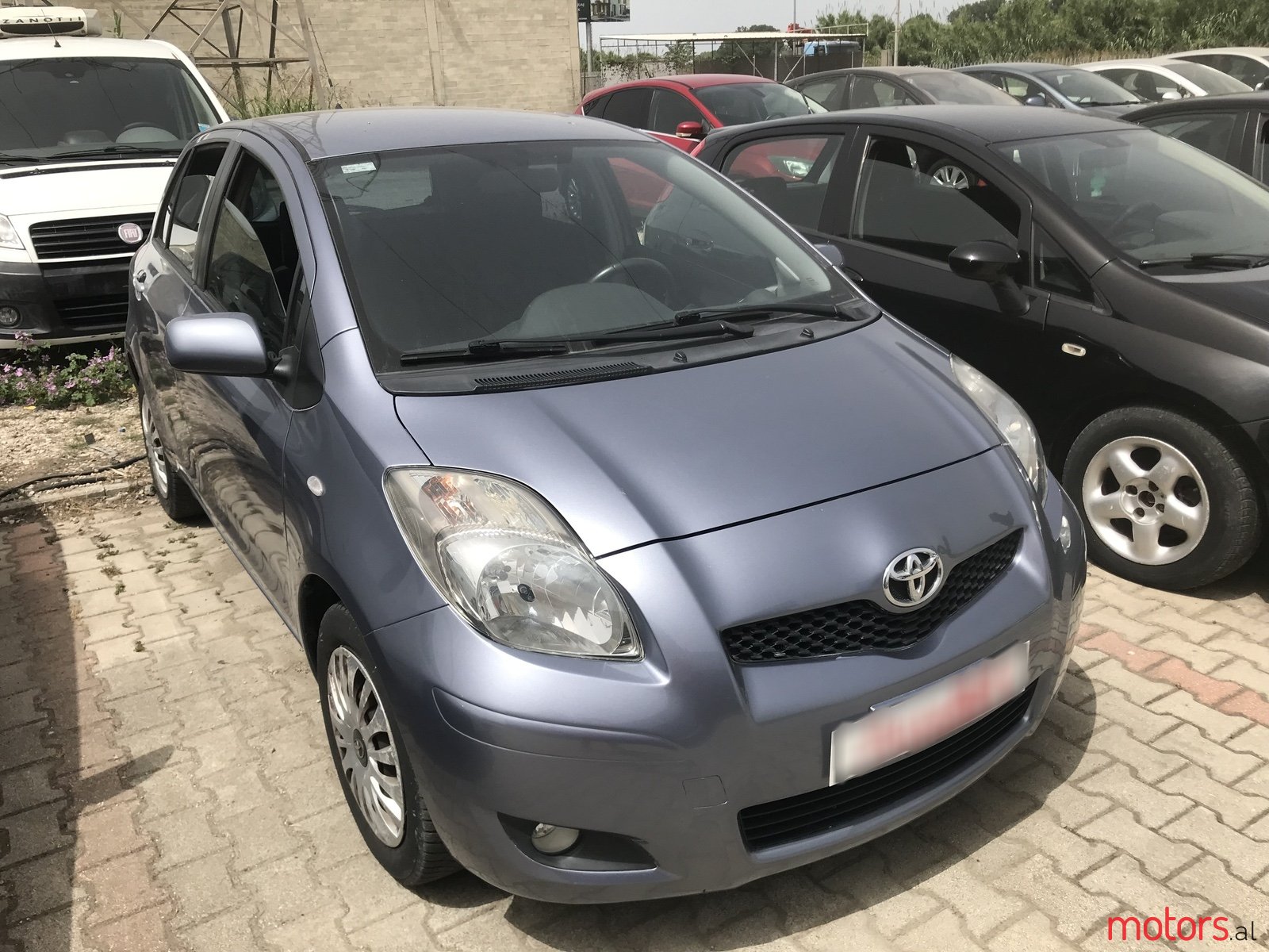 2011' Toyota Yaris photo #1