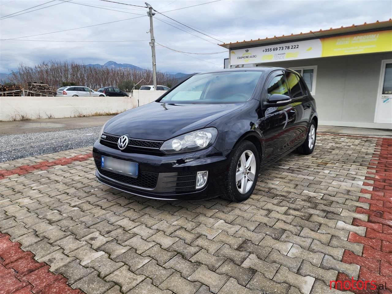 2011' Volkswagen Golf photo #1