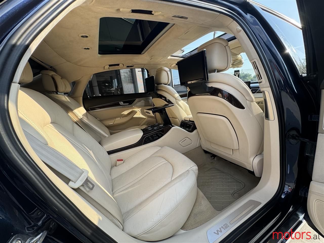 2011' Audi A8 photo #4