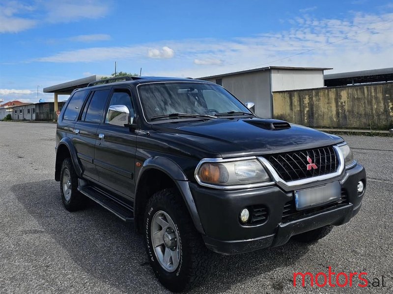 2004' Mitsubishi Pajero photo #5