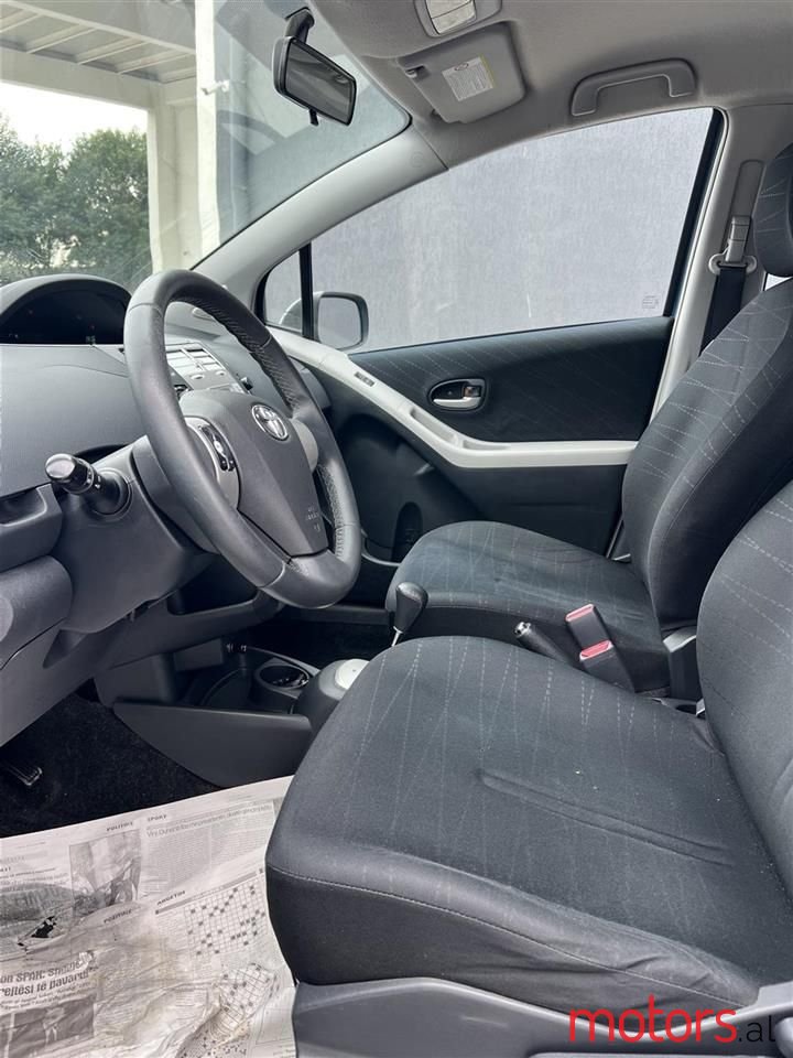 2008' Toyota Yaris photo #2