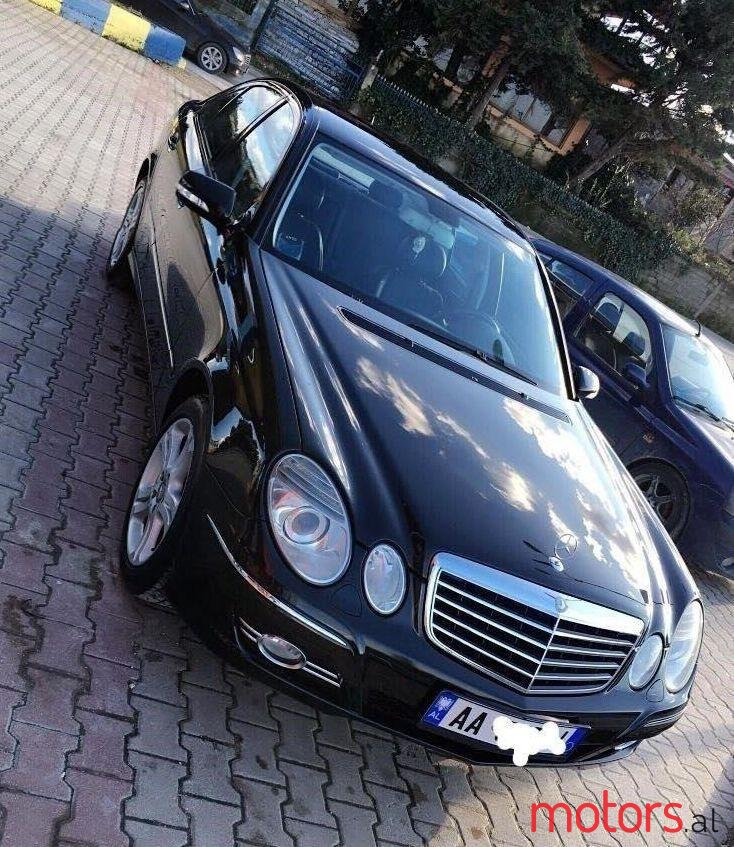 2009' Mercedes-Benz E 320 photo #1