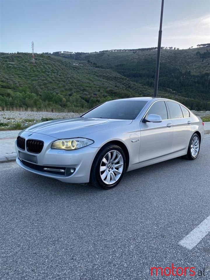 2011' BMW 528 photo #1