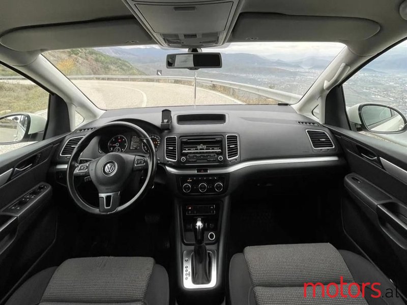 2014' Volkswagen Sharan photo #2