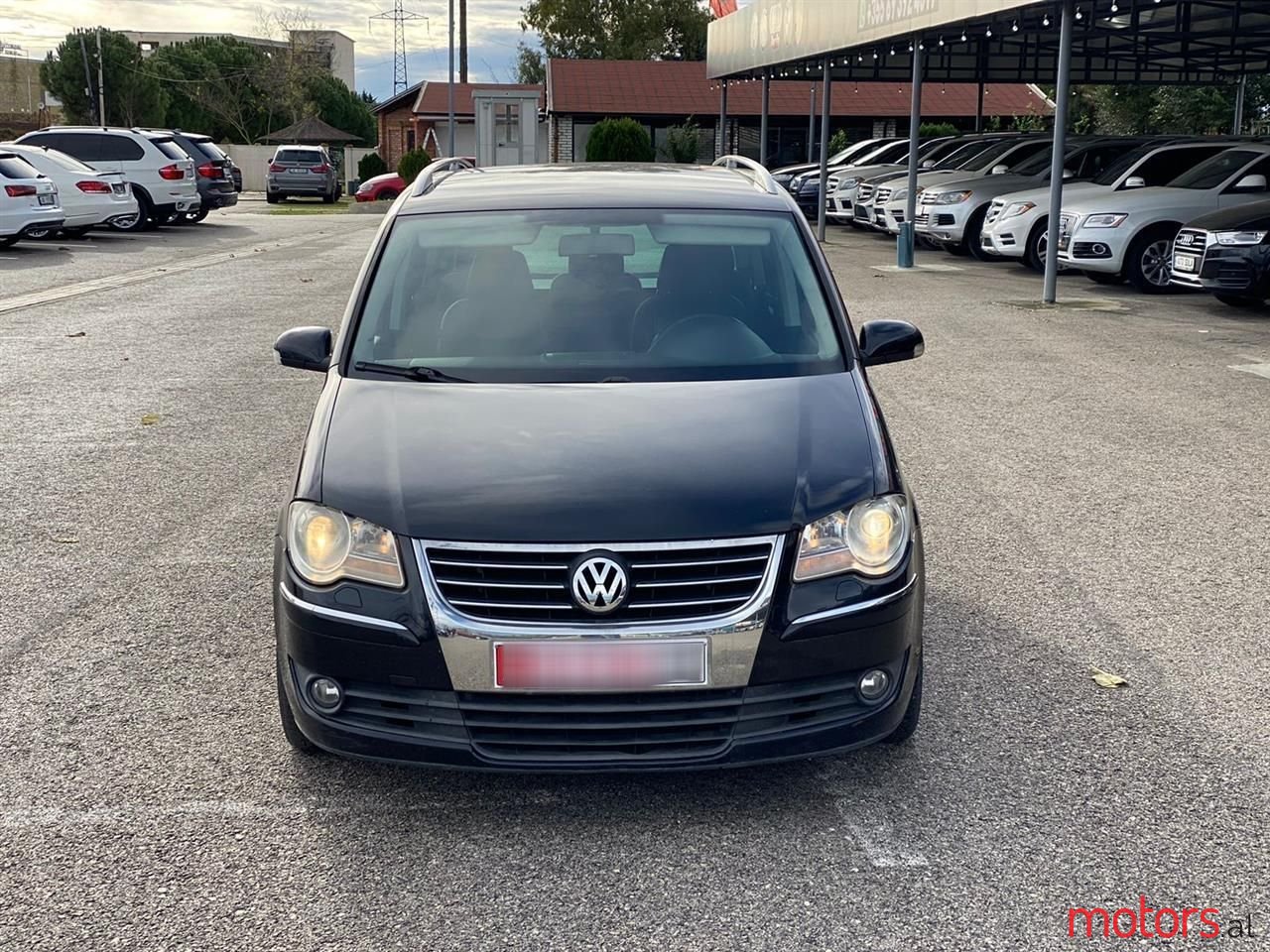 2008' Volkswagen Touran photo #3