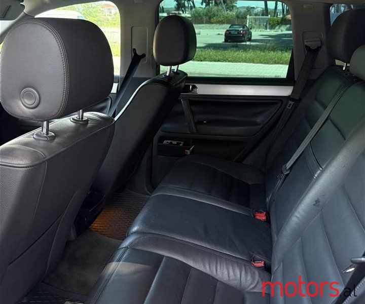 2005' Volkswagen Touareg photo #5