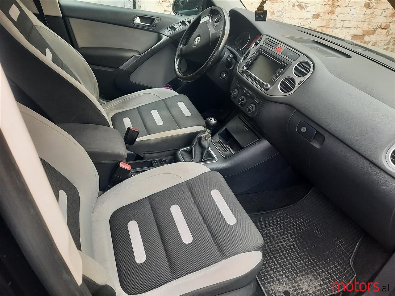 2009' Volkswagen Tiguan photo #2