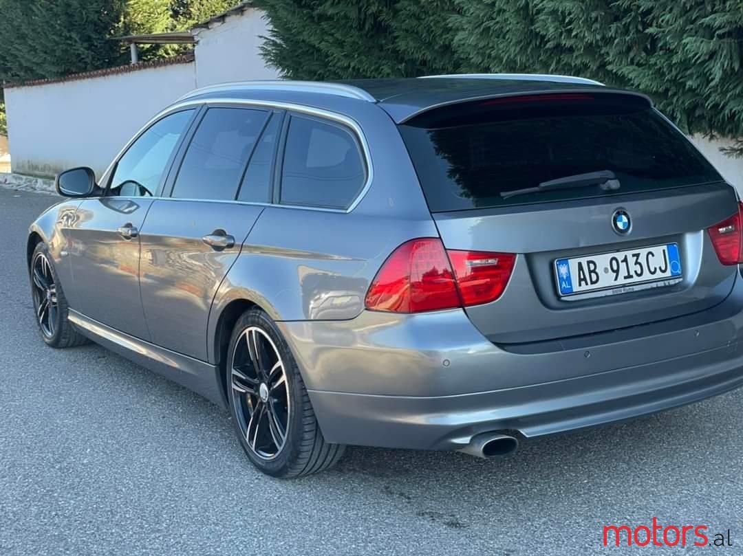 2011' BMW 320 photo #4