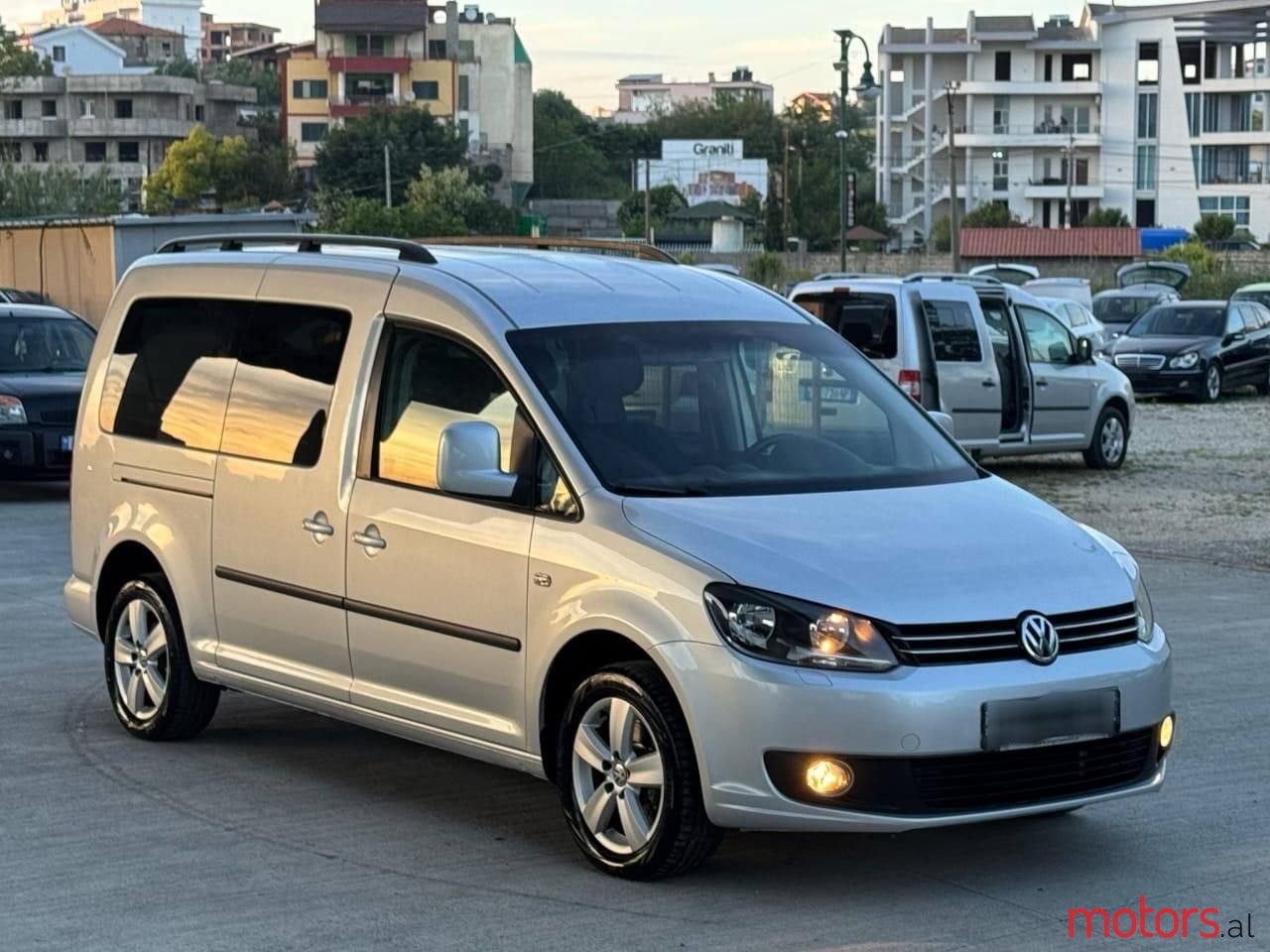 2011' Volkswagen Caddy photo #4