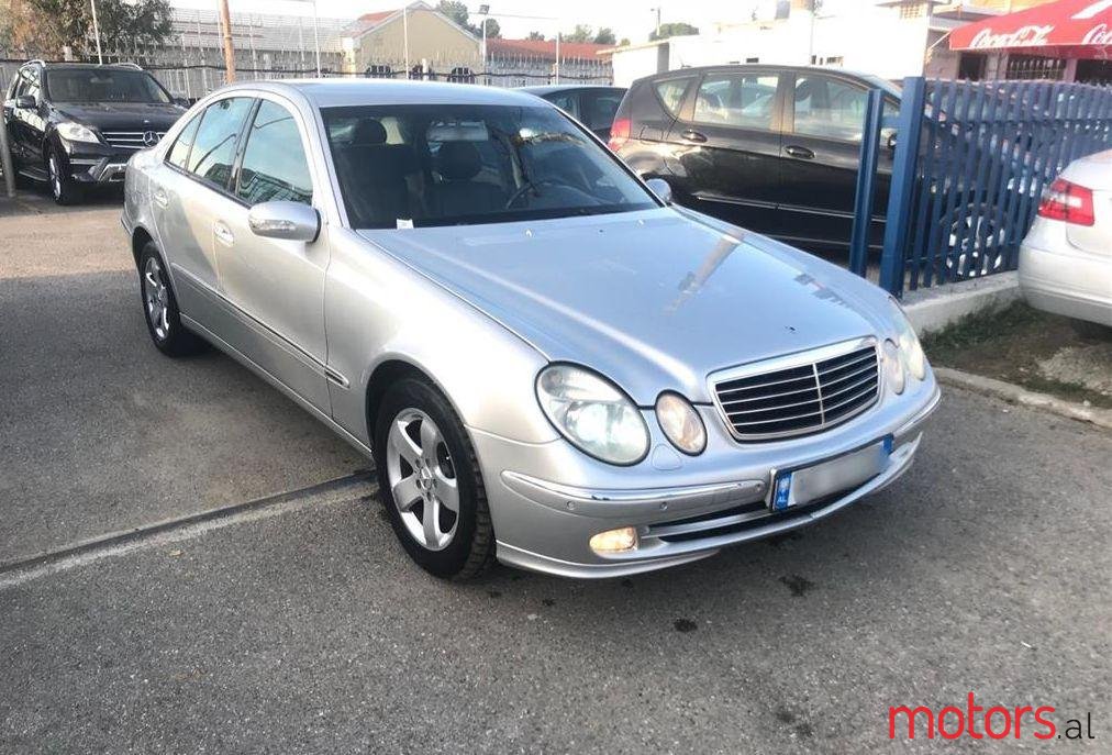 2002' Mercedes-Benz E 220 photo #2