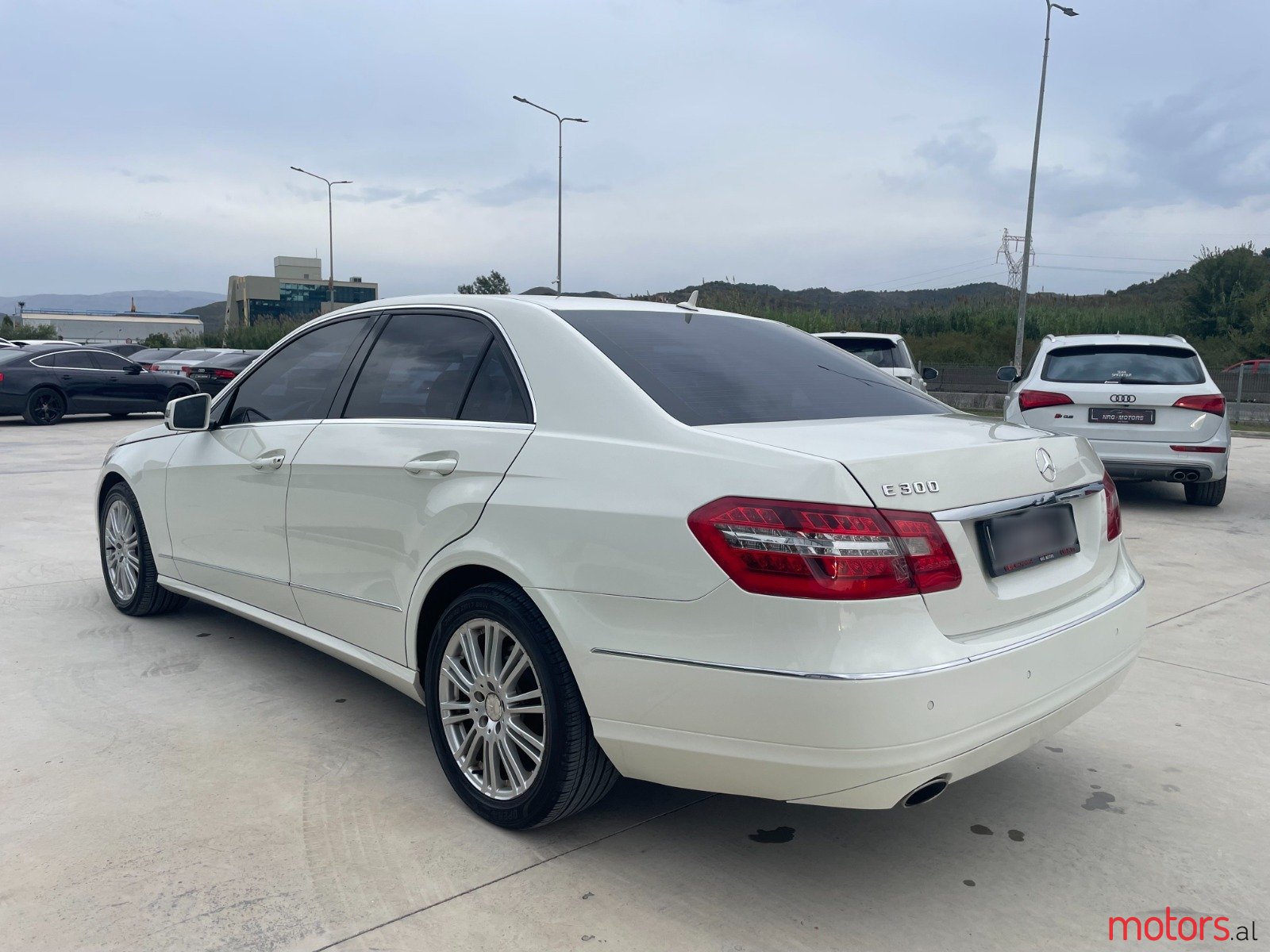 2010' Mercedes-Benz E 300 photo #4
