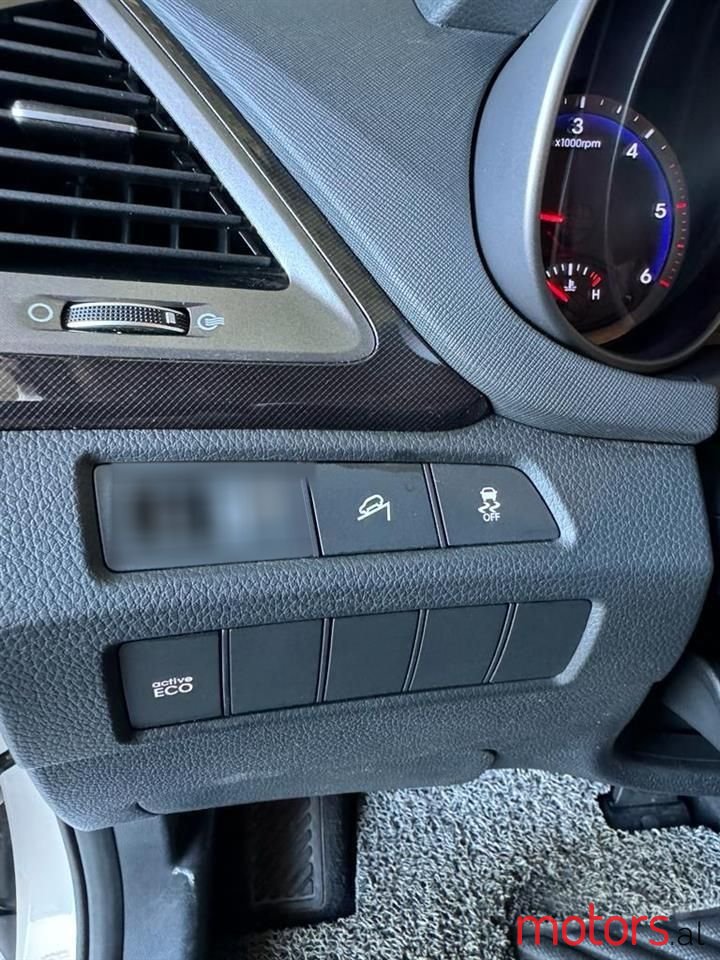 2012' Hyundai Santa Fe photo #3