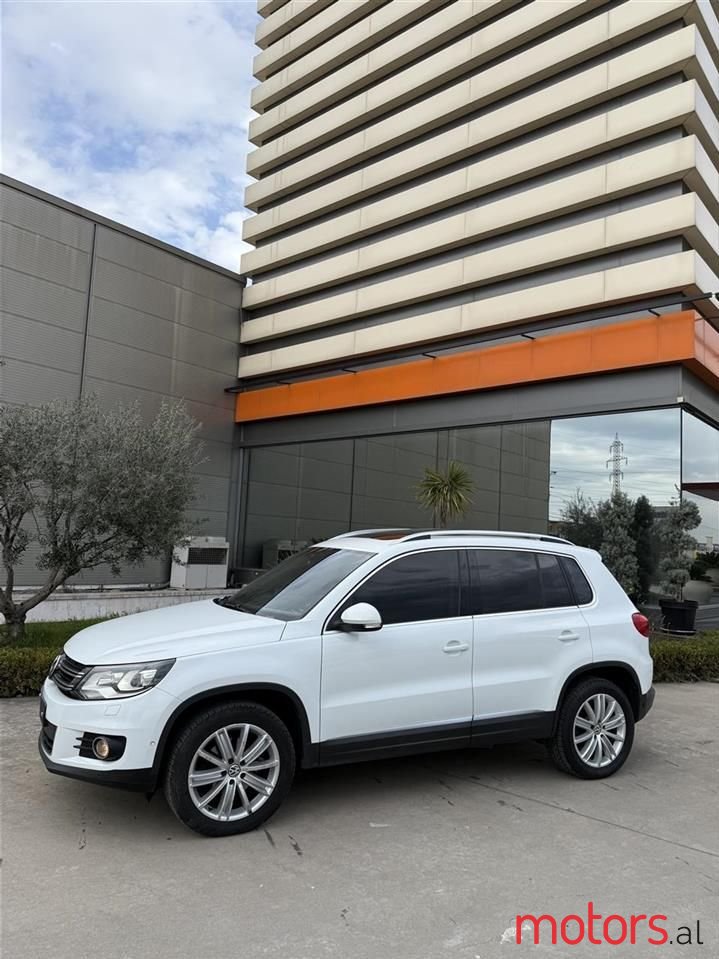 2014' Volkswagen Tiguan photo #2