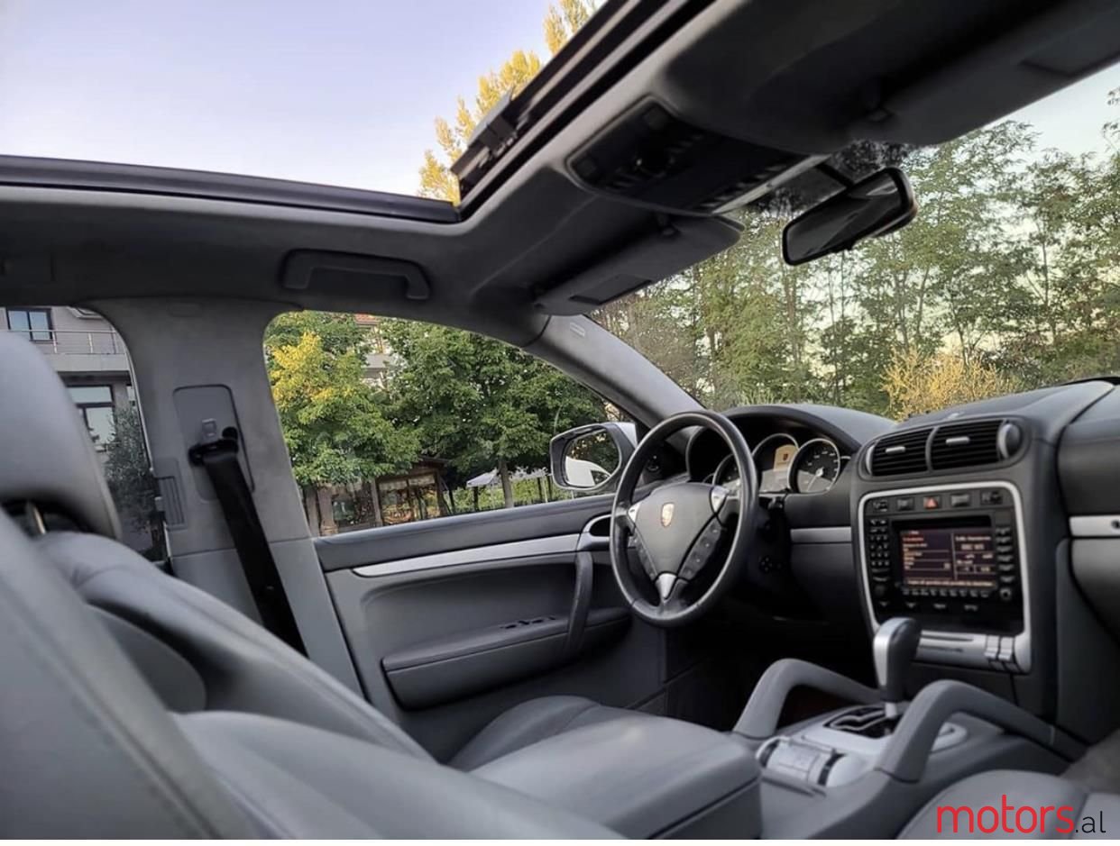 2008' Porsche Cayenne photo #3