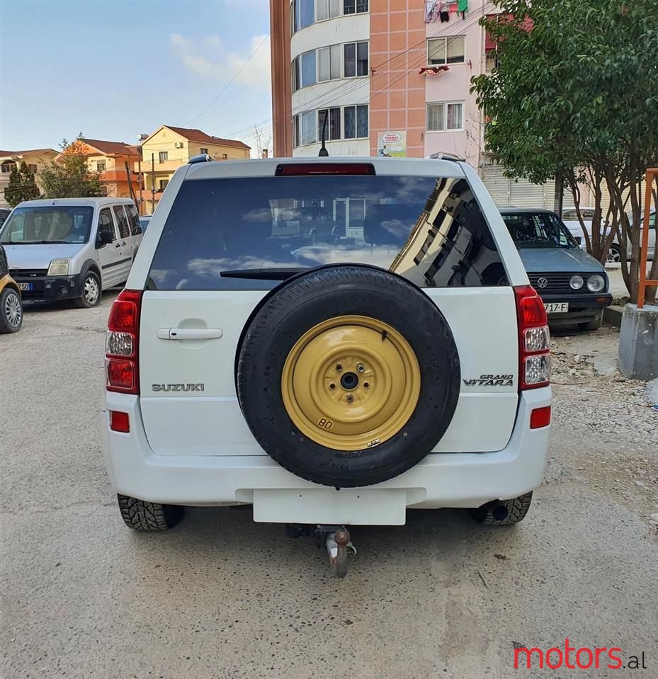 2010' Suzuki Grand Vitara photo #6