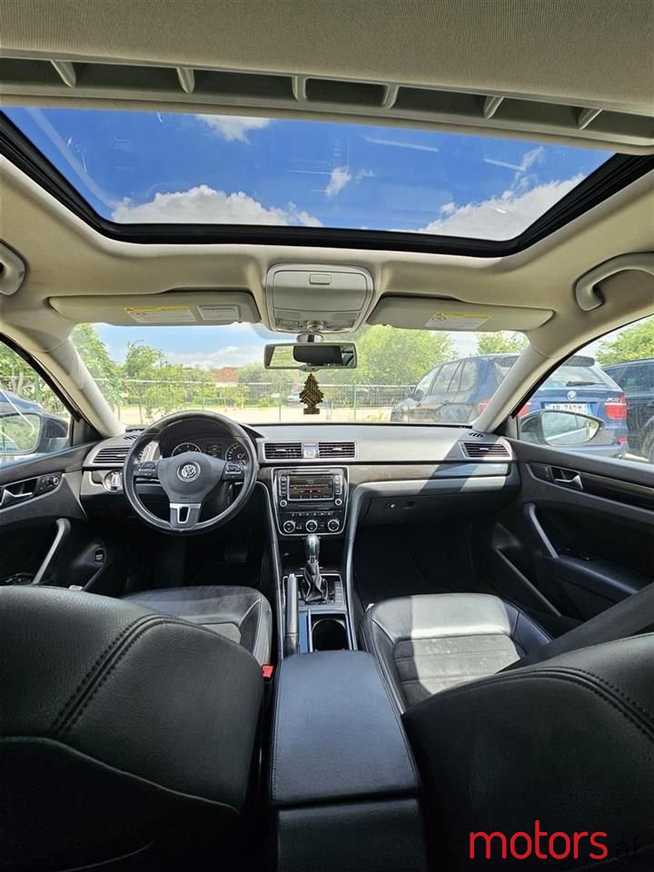 2012' Volkswagen Passat photo #5