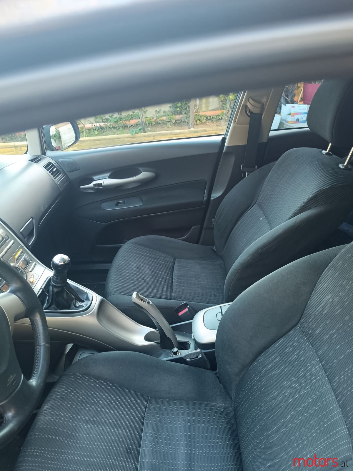 2008' Toyota Auris photo #5