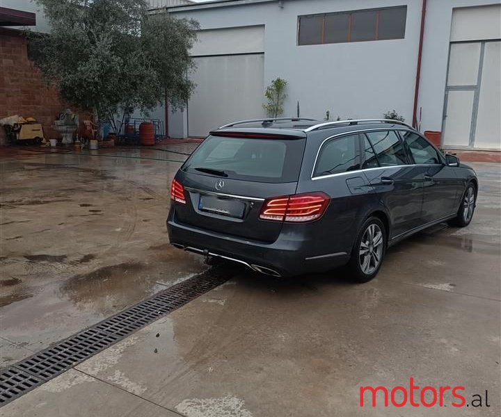 2014' Mercedes-Benz E 200 photo #3