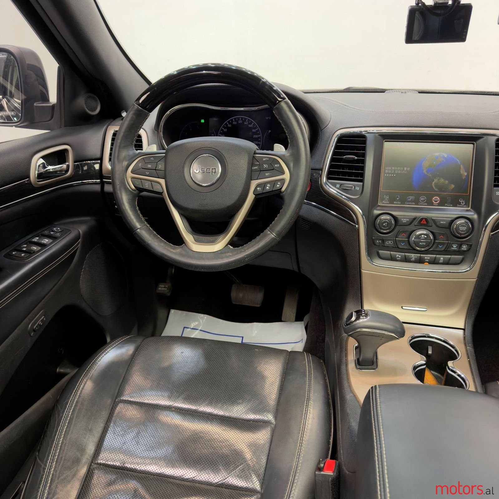 2015' Jeep Grand Cherokee photo #3
