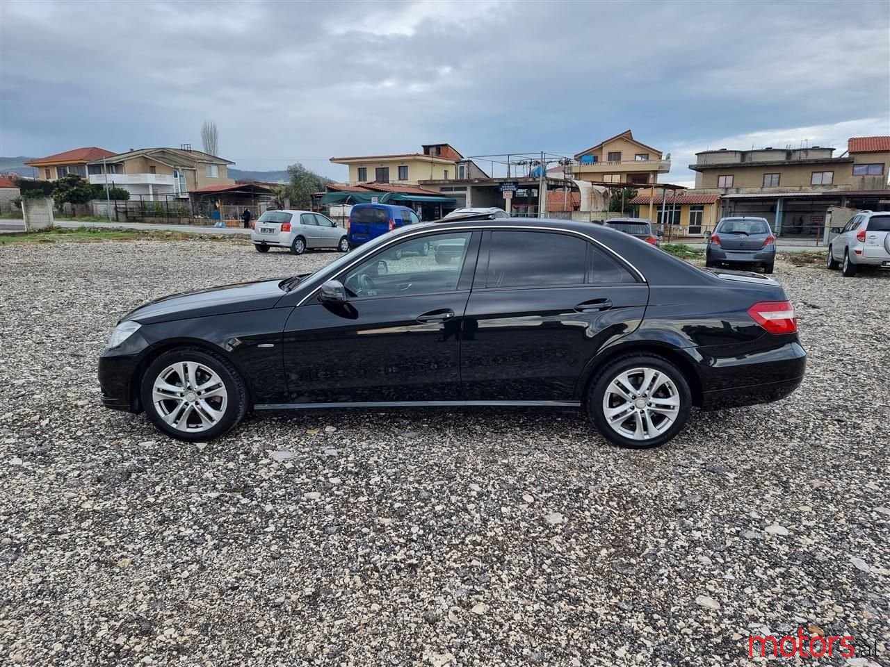 2011' Mercedes-Benz E 220 photo #5