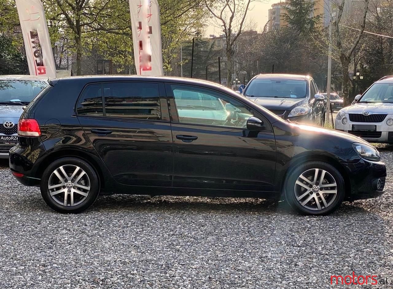 2009' Volkswagen Golf photo #5