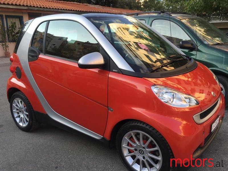 2011' Smart Fortwo photo #2