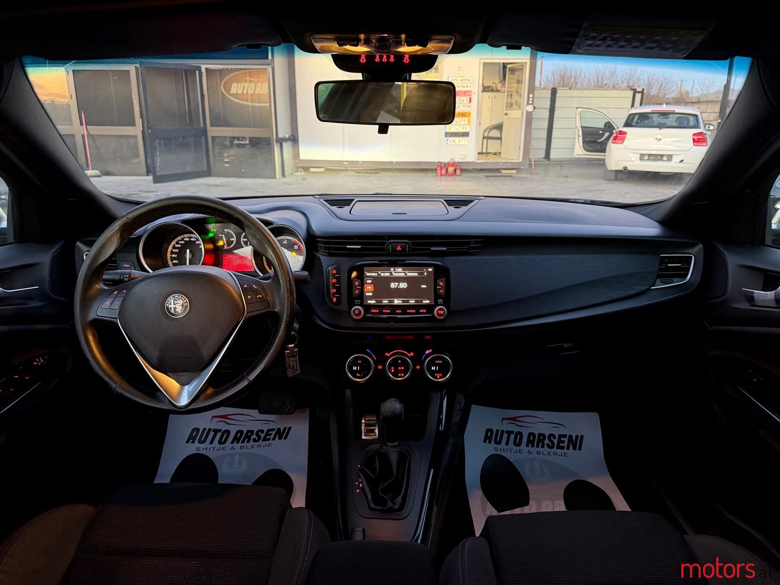 2012' Alfa Romeo Giulietta photo #3