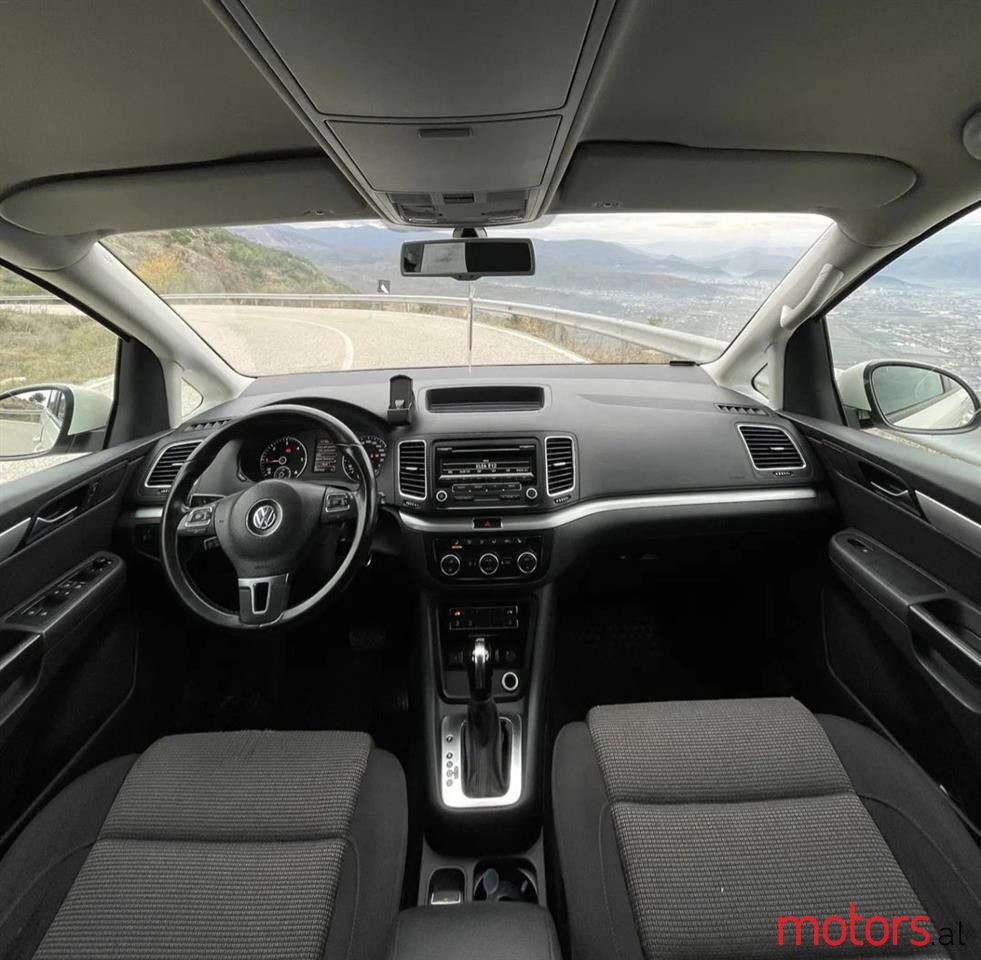 2014' Volkswagen Sharan photo #2