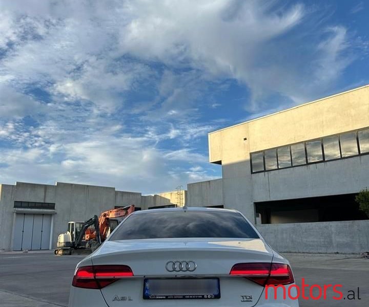 2015' Audi A8 photo #2