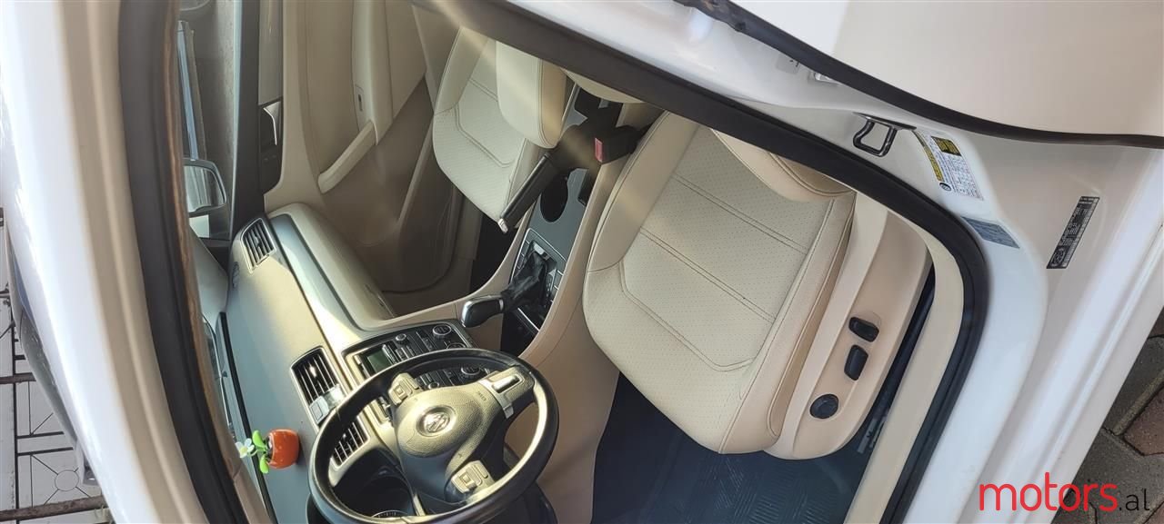 2014' Volkswagen Passat photo #2