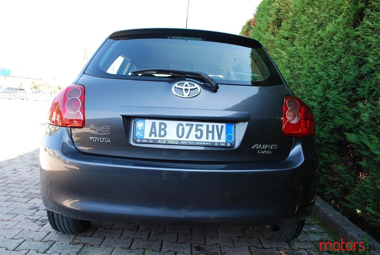 2007' Toyota Auris photo #5