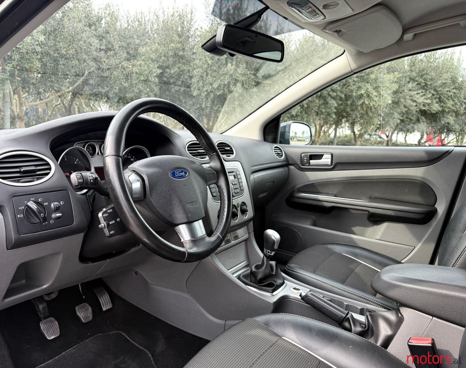 2011' Ford Focus photo #3