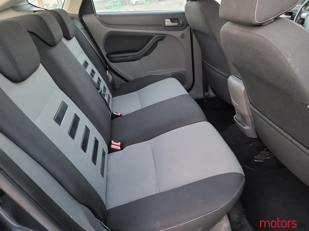 2009' Ford Focus photo #2