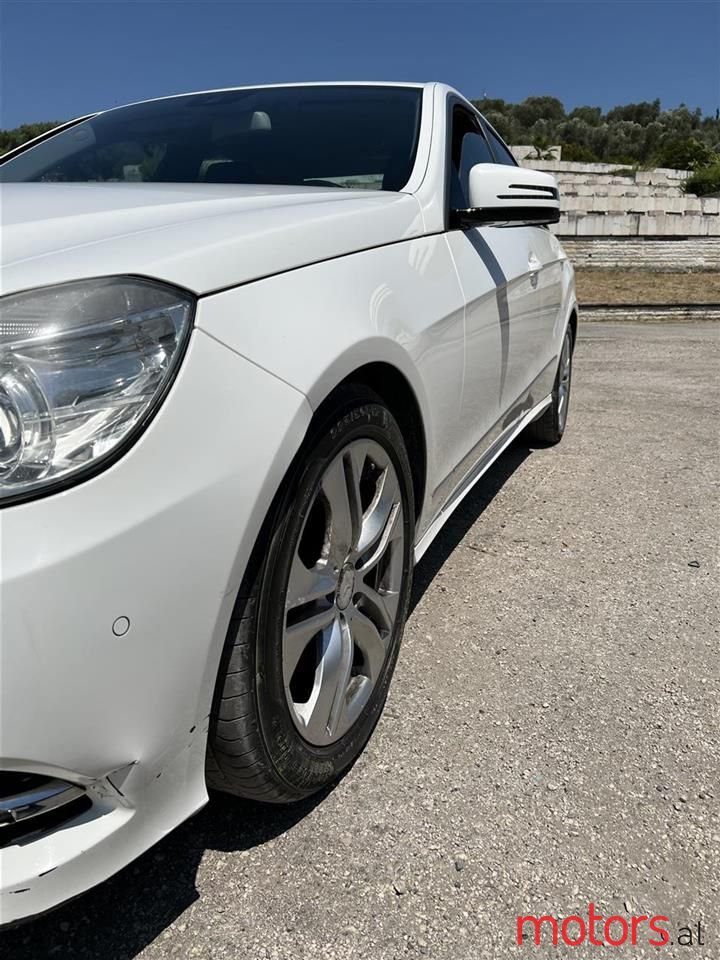 2012' Mercedes-Benz E 200 photo #1
