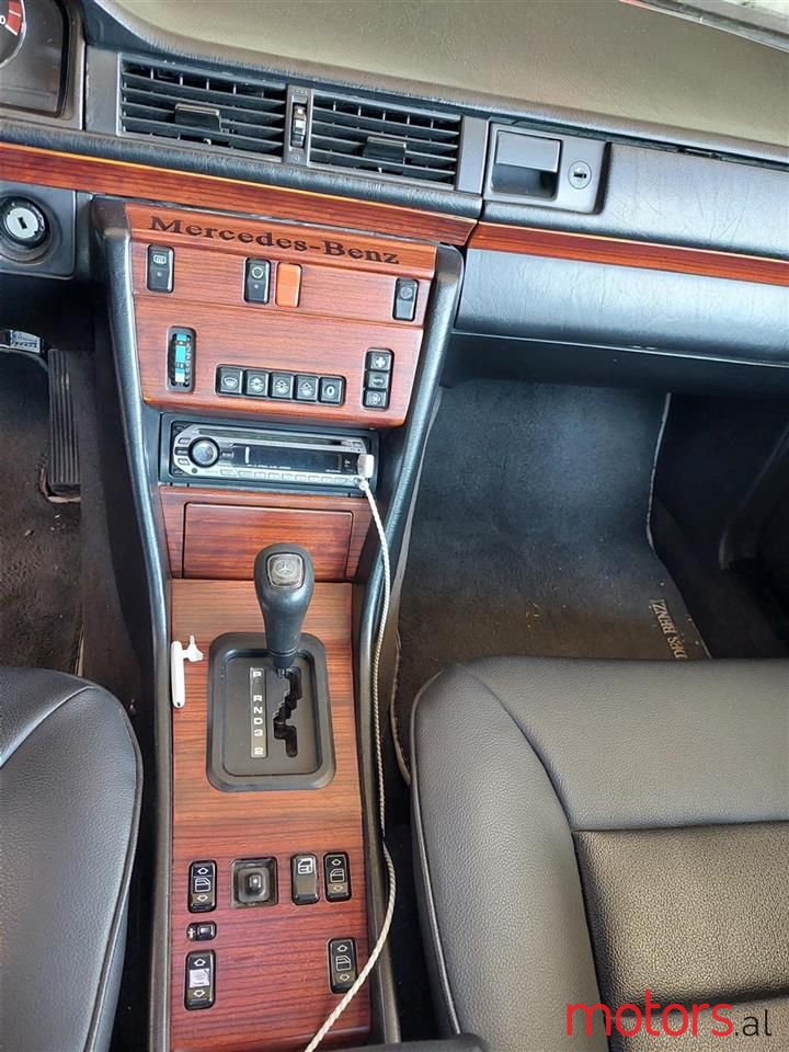 1992' Mercedes-Benz E 200 photo #5