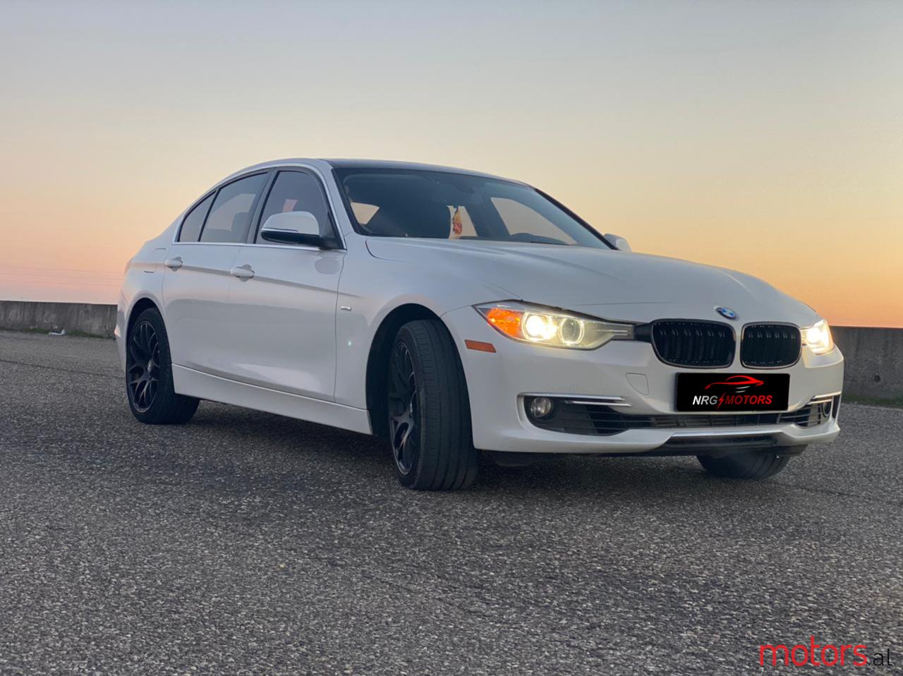 2013' BMW 3 Series photo #2