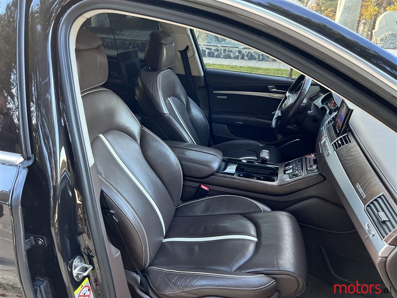 2011' Audi A8 photo #3