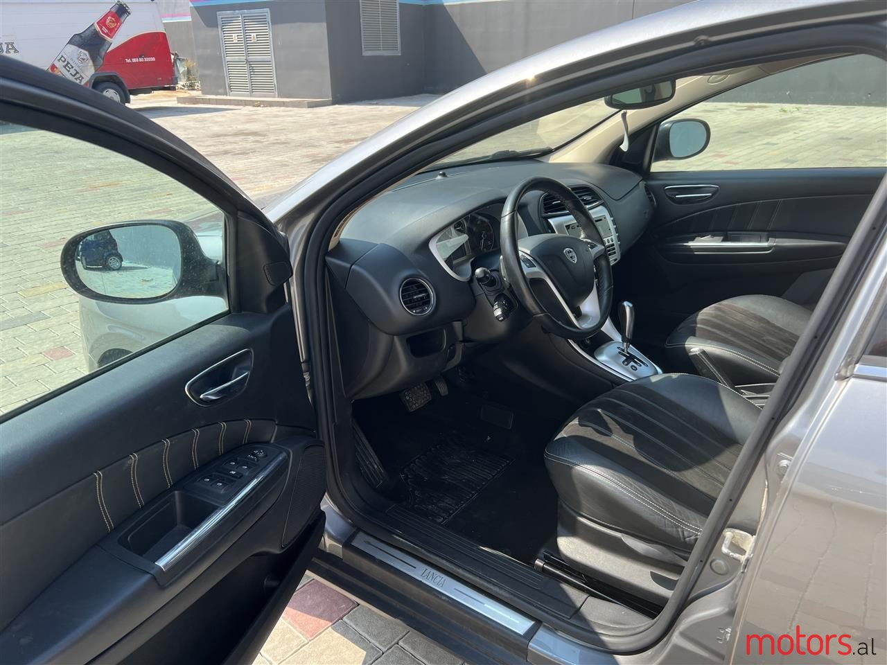 2010' Lancia Delta photo #6