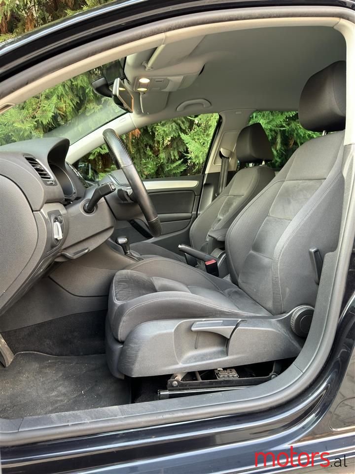 2010' Volkswagen Golf photo #3