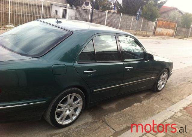 2001' Mercedes-Benz E-Class photo #2
