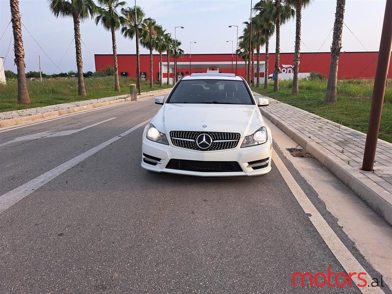 2012' Mercedes-Benz C 300 photo #2