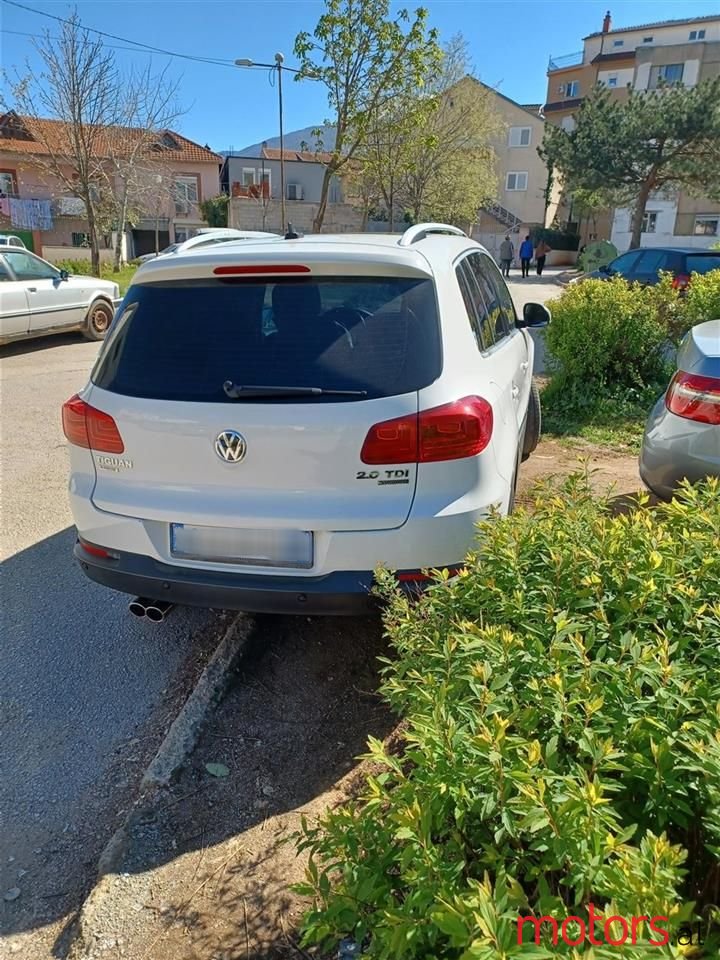 2012' Volkswagen Tiguan photo #3