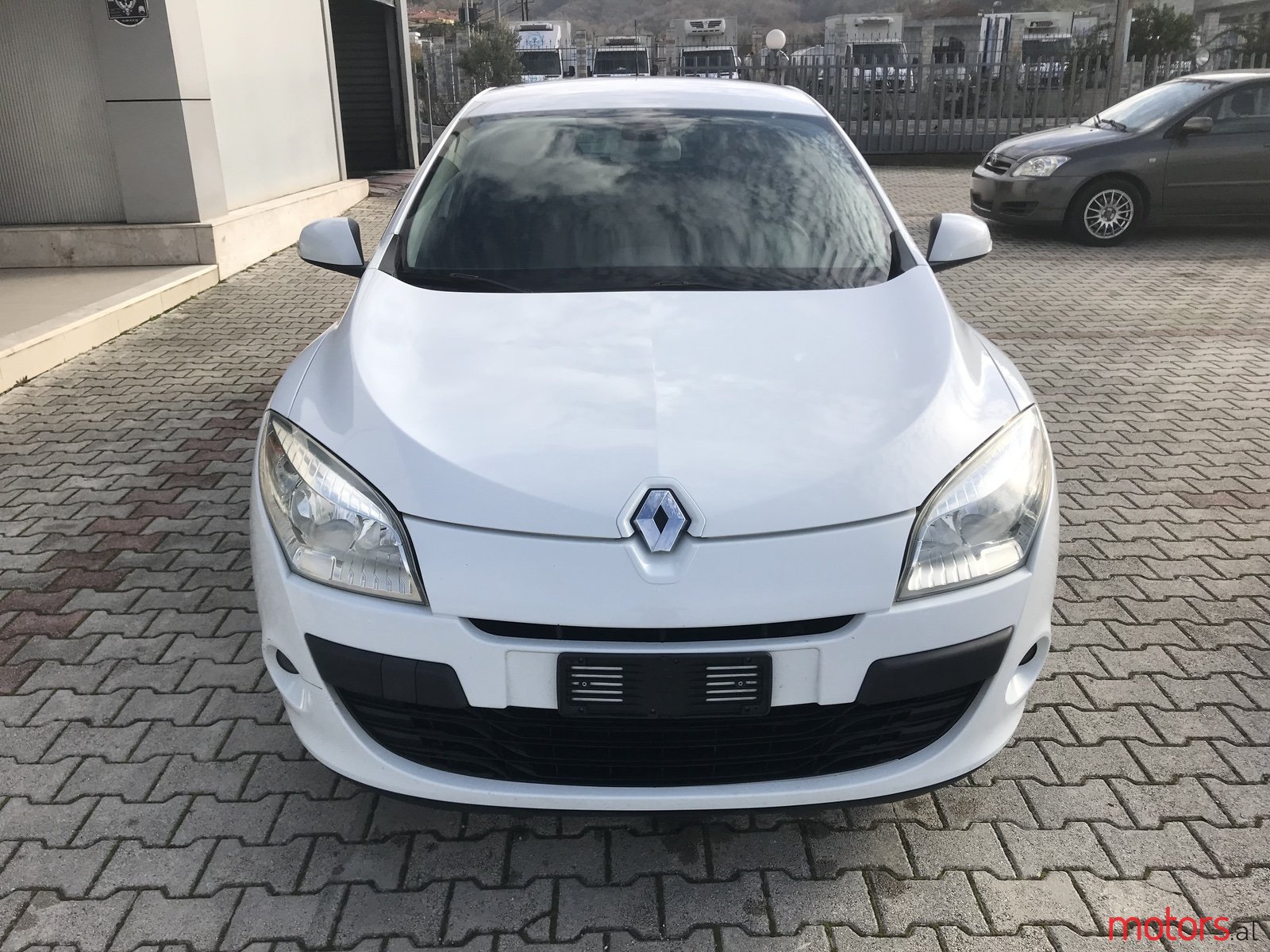 2010' Renault Megane photo #2