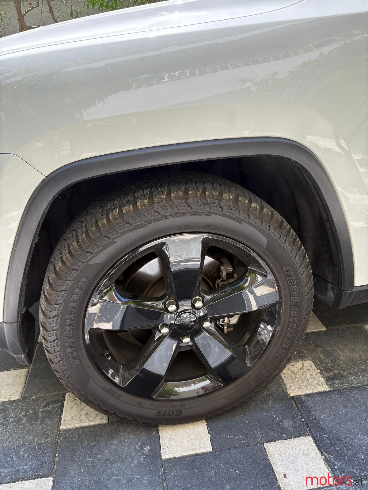 2015' Jeep Grand Cherokee photo #2