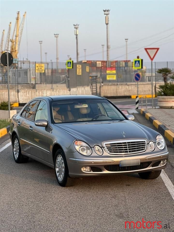 2004' Mercedes-Benz E 240 photo #3